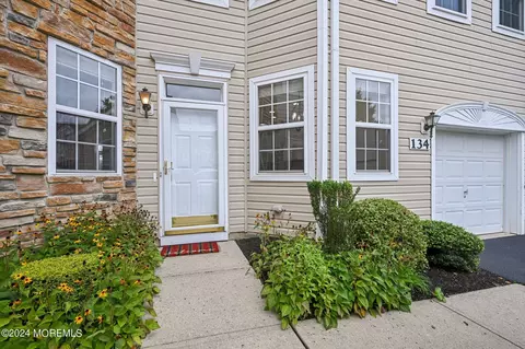 134 Shinnecock Dr, Manalapan, NJ 07726
