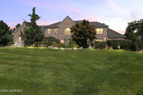 521 Turtle Hollow Dr, Freehold, NJ 07728