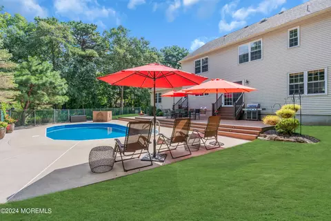 49 Cottonwood Dr, Jackson, NJ 08527