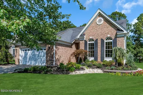 39 Shoal Rd, Jackson, NJ 08527