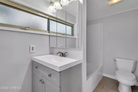Bath - 23 Dock Ave, Waretown, NJ 08758 photo 1 of 5