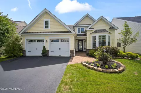 46 Sunset Dr, Tinton Falls, NJ 07724