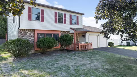 17 Regina Dr, Howell, NJ 07731