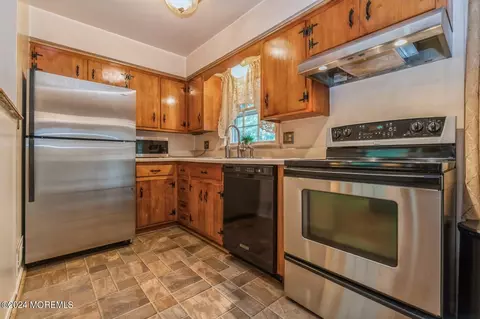 Kitchen - 129 Cottrell Rd, Matawan, NJ 07747 photo 1 of 3