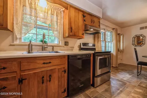 Kitchen - 129 Cottrell Rd, Matawan, NJ 07747 photo 2 of 3