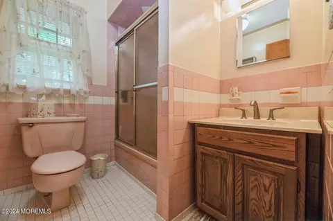 Bath - 129 Cottrell Rd, Matawan, NJ 07747 photo 1 of 1
