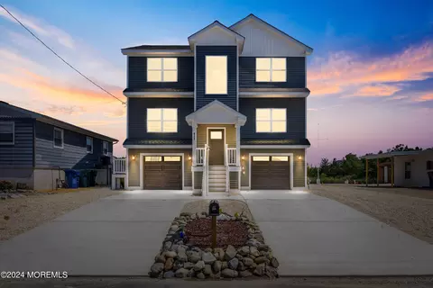 411 Twin Lakes Blvd, Little Egg Harbor, NJ 08087