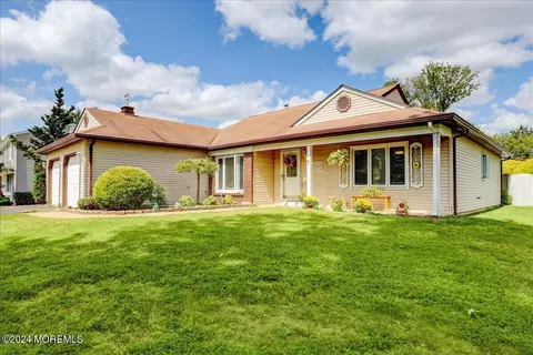 214 Betsy Ross Dr, Freehold, NJ 07728