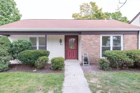 820 Liverpool Cir # B, Manchester, NJ 08759