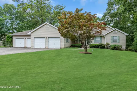 6 Stacy Ct, Jackson, NJ 08527