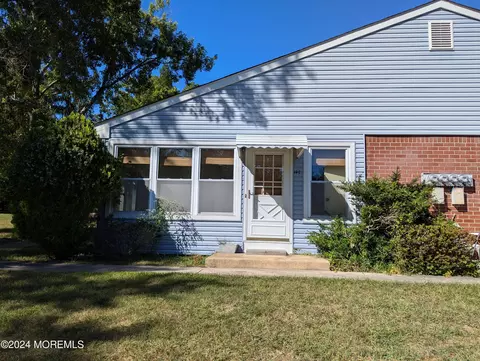 14 Wintergreen Ln # C, Whiting, NJ 08759