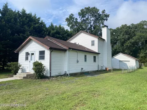 295 Squankum Rd, Farmingdale, NJ 07727