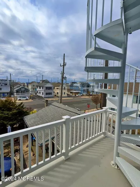 Exterior - 32 E Surf Way, Lavallette, NJ 08735 photo 3 of 4