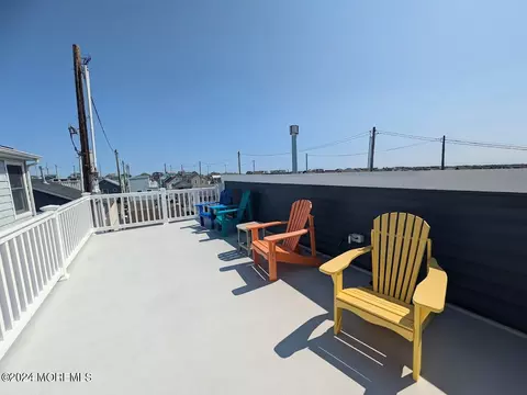 Exterior - 32 E Surf Way, Lavallette, NJ 08735 photo 2 of 4