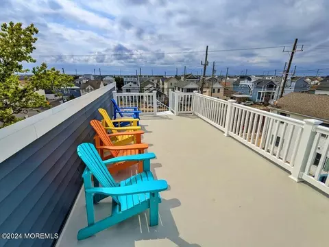 Exterior - 32 E Surf Way, Lavallette, NJ 08735 photo 1 of 4