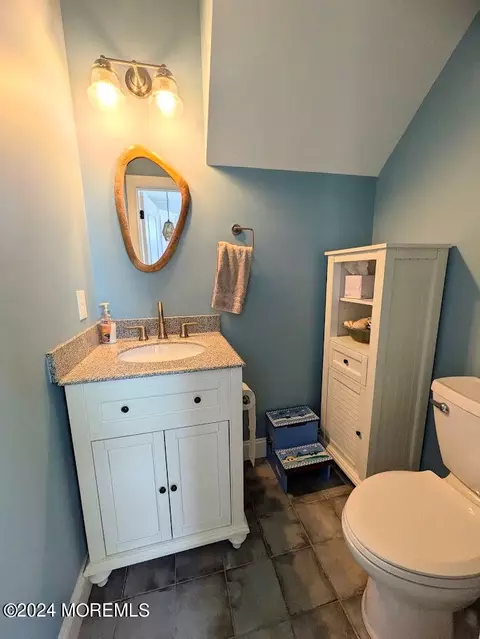 Bath - 32 E Surf Way, Lavallette, NJ 08735 photo 3 of 3