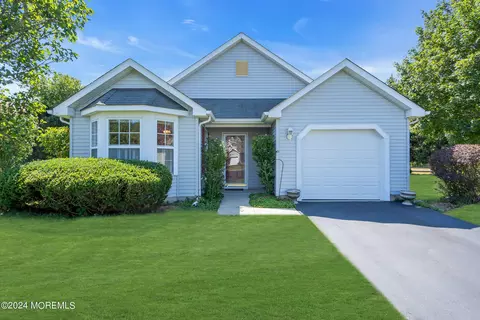 5 Springer Ct, Whiting, NJ 08759