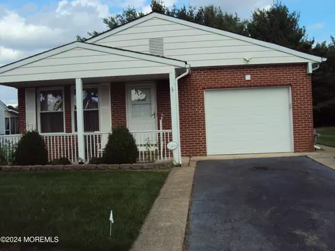 34 Santo Domingo Dr, Toms River, NJ 08757