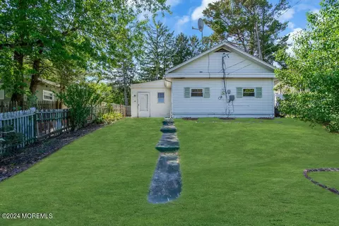 229 Falcon Dr, Little Egg Harbor, NJ 08087