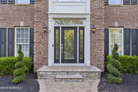 1 Bridgewater Way, Farmingdale, NJ 07727