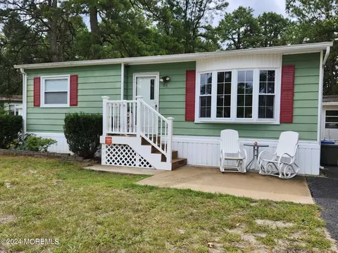 83 Woodchuck Pkwy, Whiting, NJ 08759