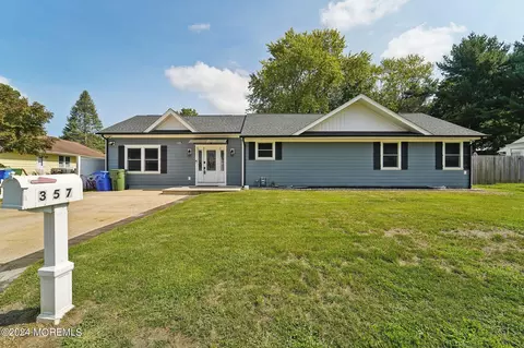 357 Meadowbrook Ave, Eatontown, NJ 07724