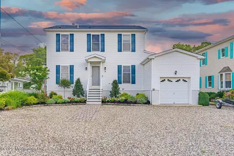 9 Island Ct, Brick, NJ 08724