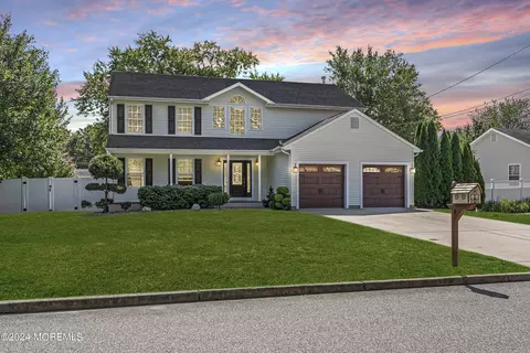 1093 Hawser Ave, Manahawkin, NJ 08050