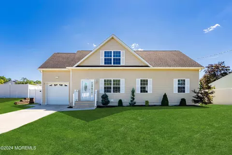 1832 6th Ave, Toms River, NJ 08757
