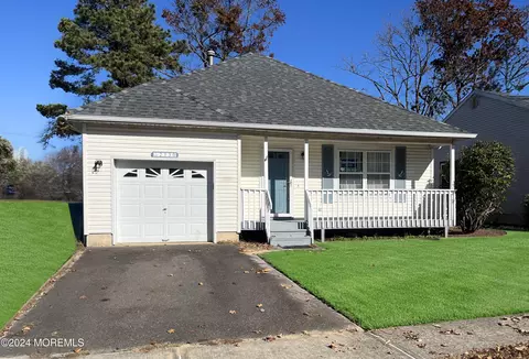 2330 Mount Hood Ln, Toms River, NJ 08753