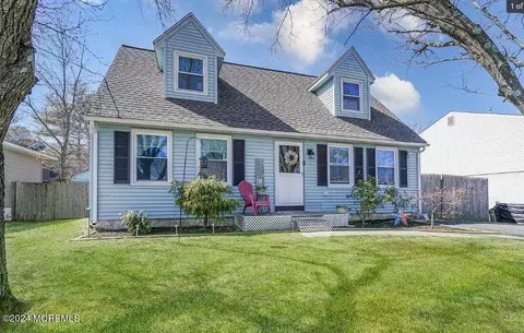662 Beachwood Ave, Toms River, NJ 08753