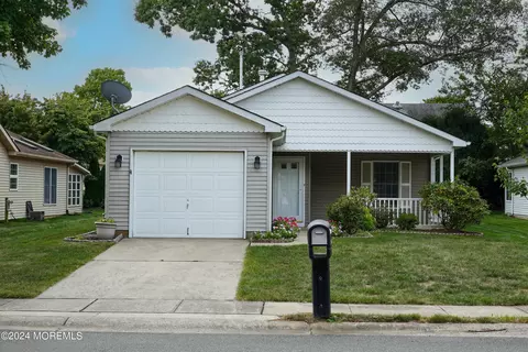 1573 Alpen Ln, Toms River, NJ 08755