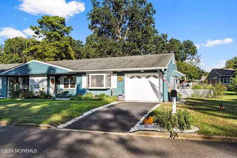 5 Montana Dr #A, Whiting, NJ 08759