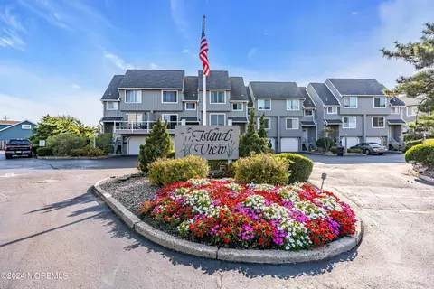 5 Island View Way #17, Sea Bright, NJ 07760