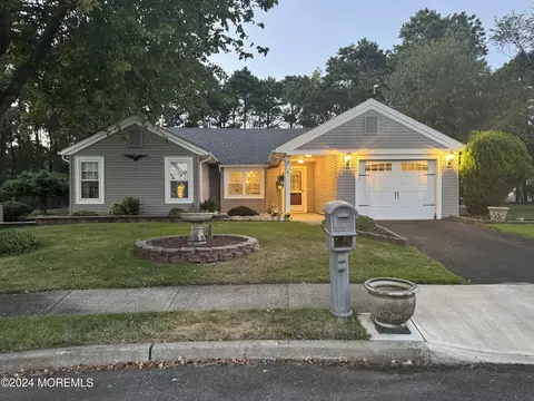 5 Hastings Ct, Forked River, NJ 08731