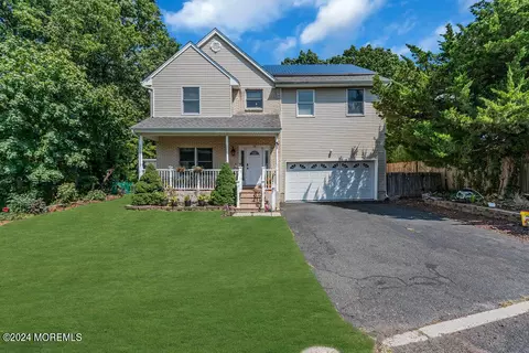 25 Oakshades Ave, Aberdeen, NJ 07747