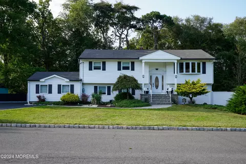 31 Hamilton Ave, Morganville, NJ 07751