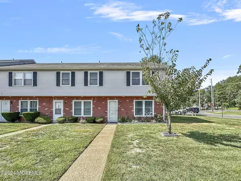 1002 Sawmill Rd, Brick, NJ 08724