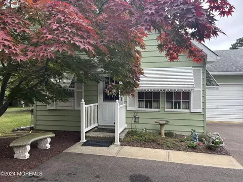 6 Flintlock Ln #D, Whiting, NJ 08759