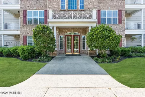 615 Sophee Ln, Lakewood, NJ 08701