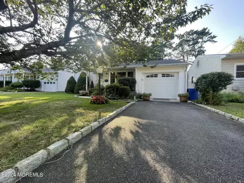 215 Pleasant Pl, Point Pleasant, NJ 08742