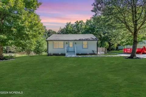 298 Smithburg Rd, Manalapan, NJ 07726