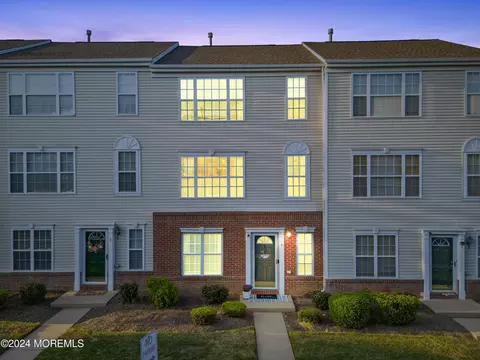 5 Kuczynski Dr #945, Parlin, NJ 08859