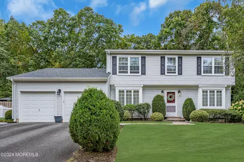 611 Weston Dr, Toms River, NJ 08755