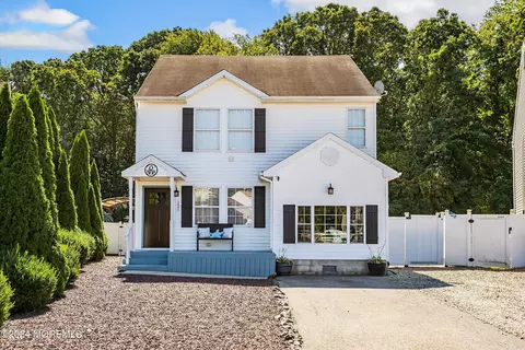 121 Atrium Dr, Brick, NJ 08723