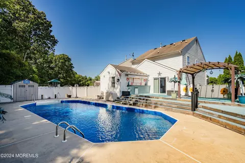 Exterior - 121 Atrium Dr, Brick, NJ 08723 photo 14 of 14