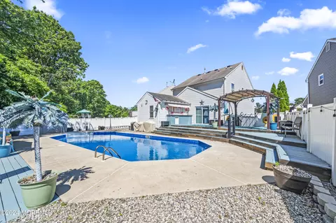 Exterior - 121 Atrium Dr, Brick, NJ 08723 photo 8 of 14