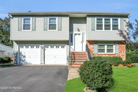 20 Pine Needle St, Howell, NJ 07731