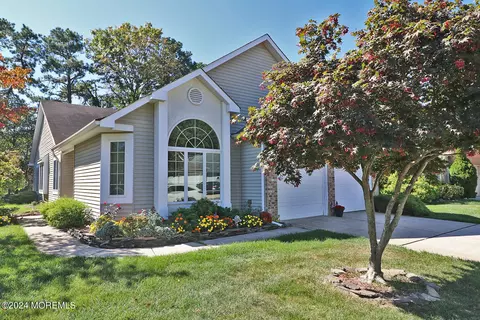 1605 Sweetbay Dr, Toms River, NJ 08755