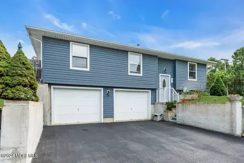 737 Sandy Hook Dr, Forked River, NJ 08731